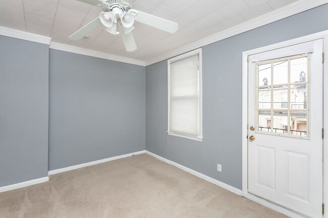 Building Photo - 517 S Linwood Ave