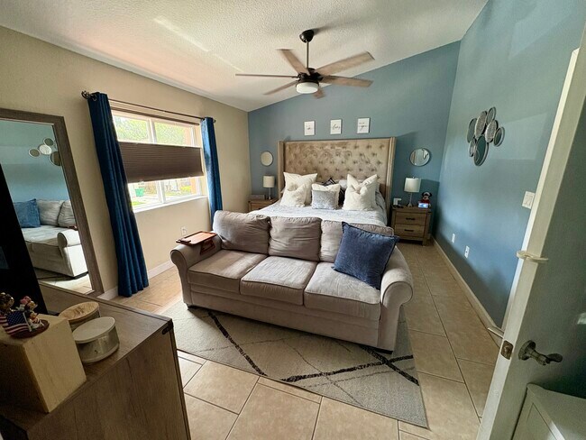 Foto del edificio - 4901 Palm Garden Ln