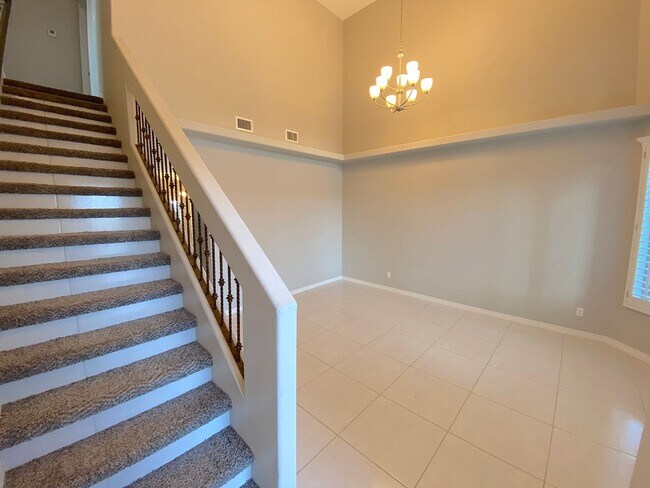 Foto del edificio - Spacious 4 Bedroom Refrig A/C Home