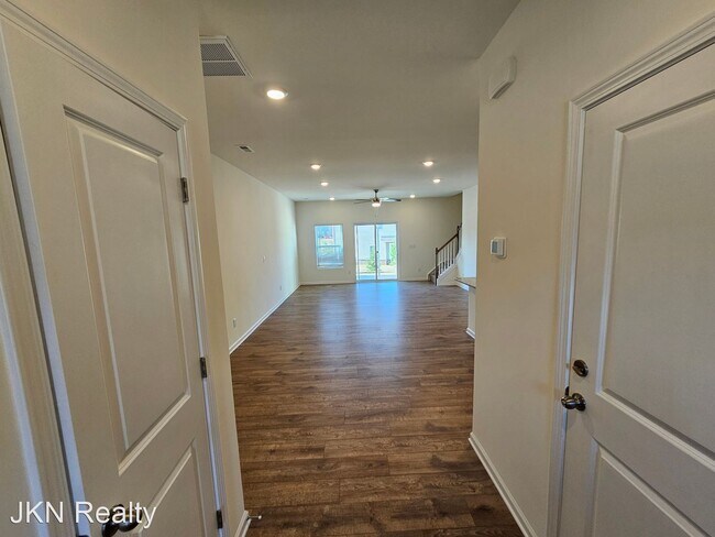 Building Photo - 3 br, 2.5 bath House - 2827 Trinity St