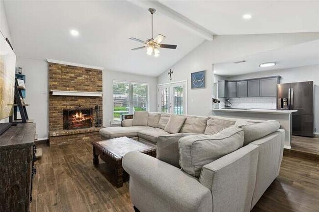 Foto del edificio - 2409 Avonhill Dr