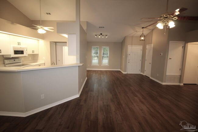 Building Photo - 582 Ard Dr