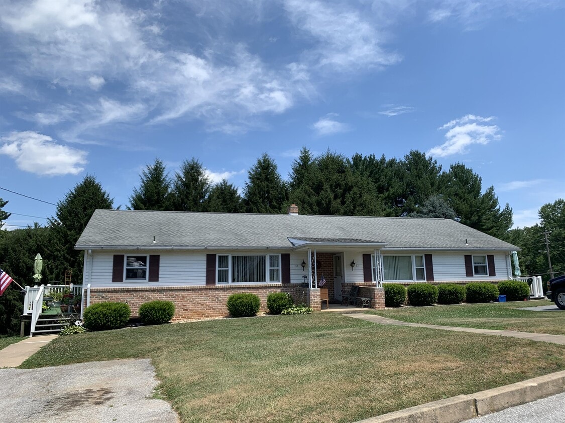 65 W Chestnut St, Dallastown, PA 17313 Townhome Rentals in Dallastown