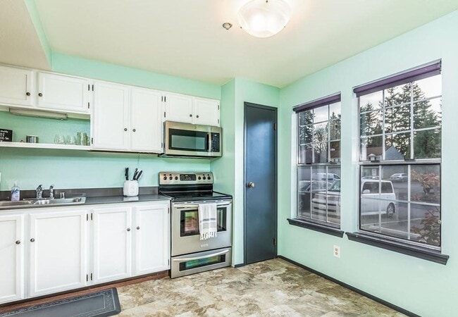 Building Photo - Rooms for Rent in Kent - 2bedroom Townhome...