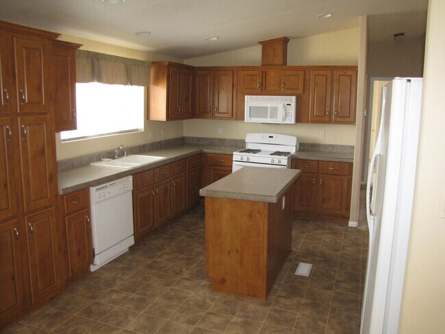 Foto del edificio - 4 Bedrooms in Hansen Tract