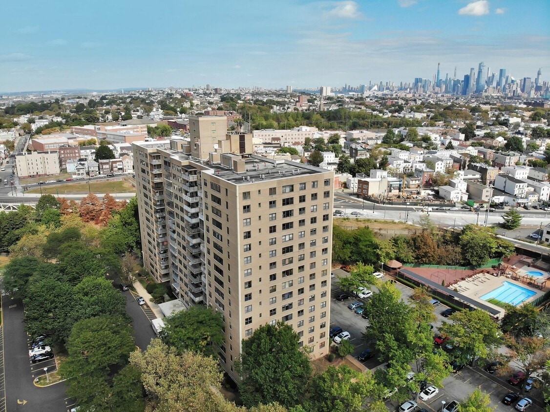 Primary Photo - 201 St Pauls Ave