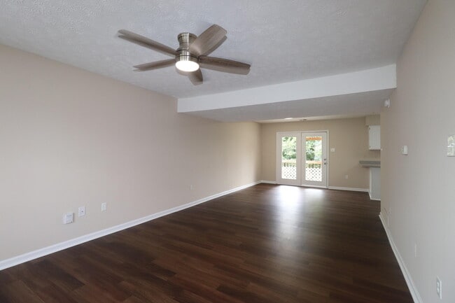 Building Photo - 303 Anthony Dr