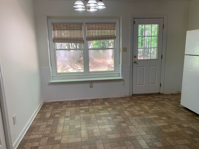 Foto del edificio - 1175 N Main St