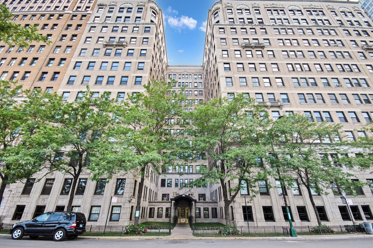 Primary Photo - 3520 N Lake Shore Dr