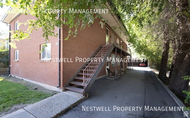 Building Photo - 938 Lowell Ave S