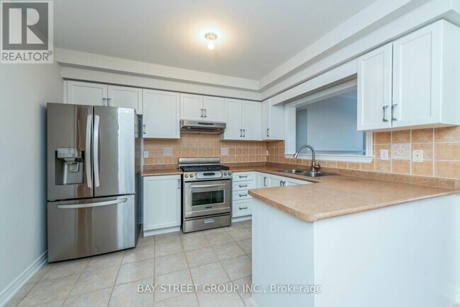 Building Photo - 130 Royal Appian Crescent
