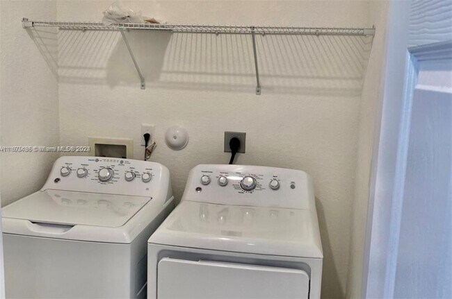 Building Photo - 3418 W 110th St