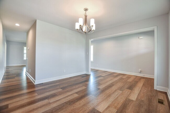 Foto del edificio - Pet Friendly Four Bedroom!