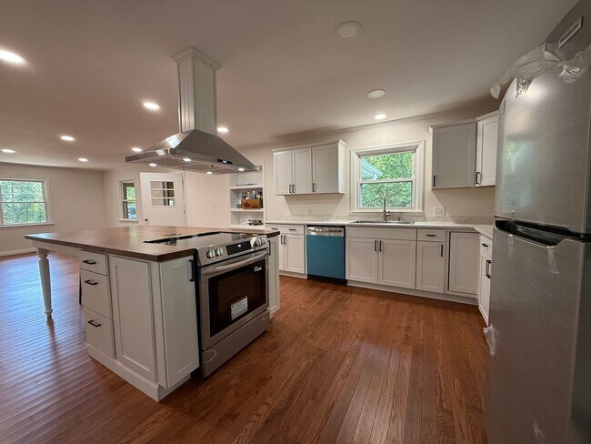 Building Photo - Gorgeous 3 Bed/2 Bath Home for Rent