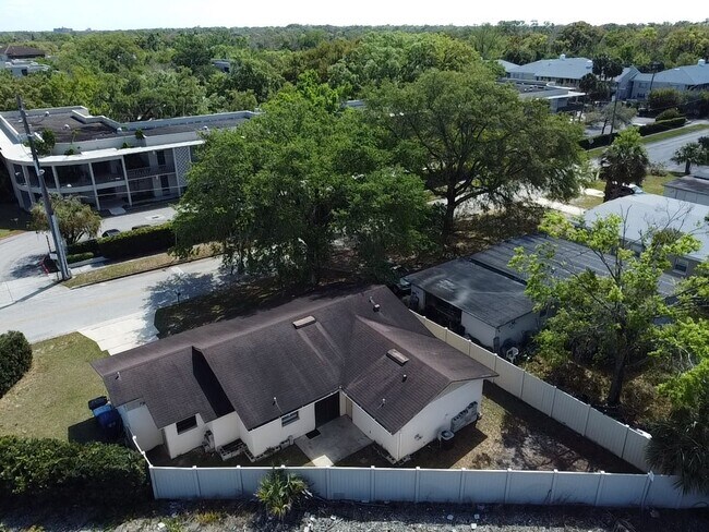 Building Photo - 1133 S Denning Dr