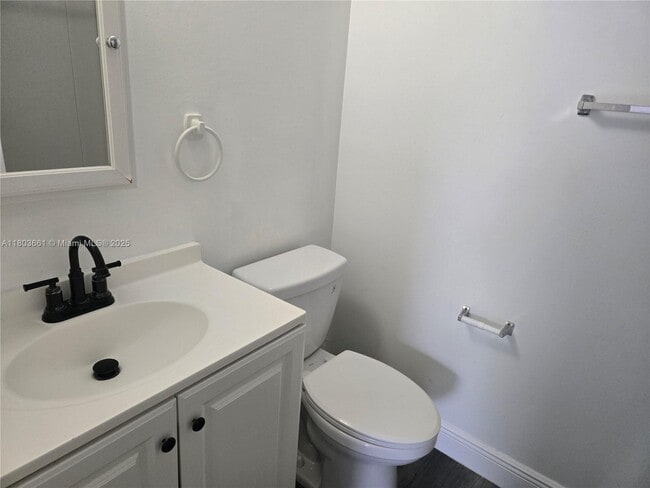 Building Photo - 2701 Riverside Dr