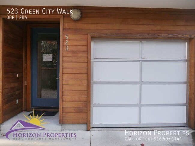 Building Photo - Modern Bright Three-story 3 Bed 2 Bath 1,4...