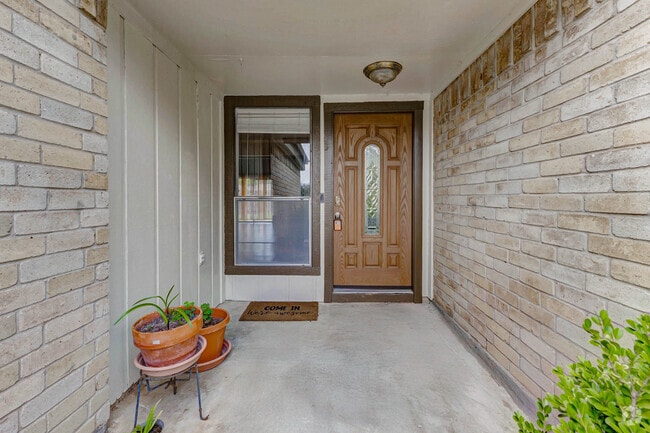 Building Photo - 2511 Planters Row