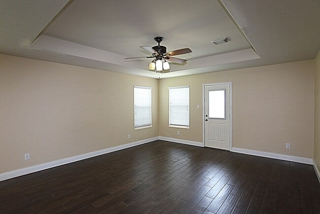Building Photo - 10403 Hurst Hill Ln