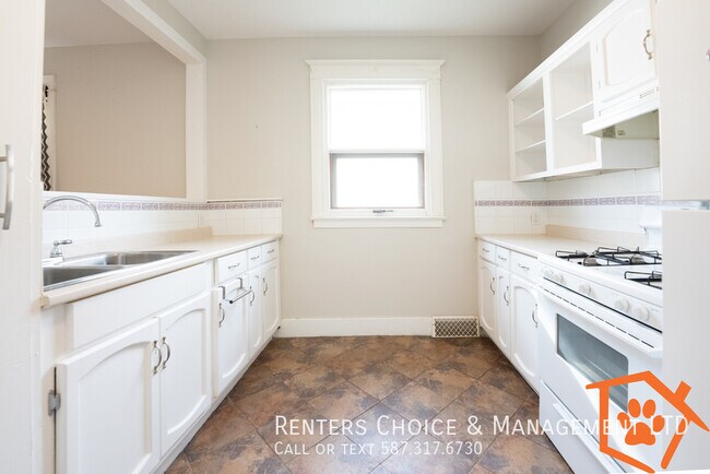 Building Photo - 3 Bedroom Pet Friendly House