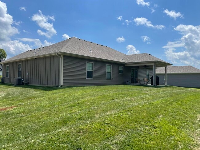 Building Photo - 1451 Spring Mountain Dr