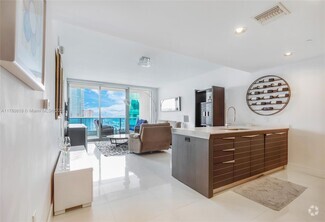 Building Photo - 200 Biscayne Blvd Way