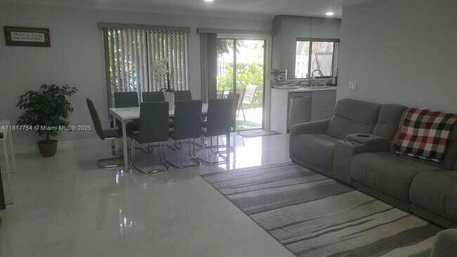 Foto del edificio - 9598 Stones River Park Way