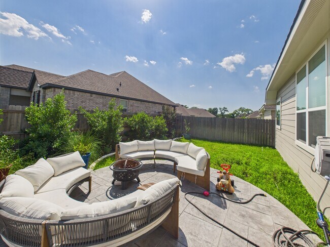 Foto del edificio - 4841 Native Tree Ln