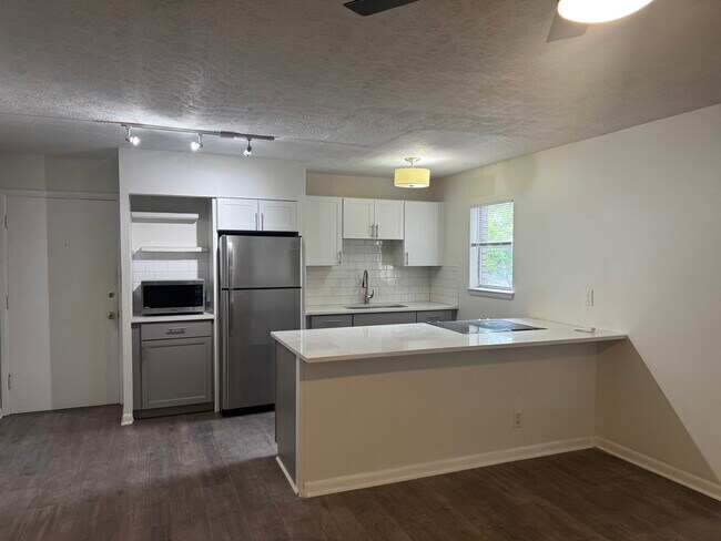 Building Photo - 1301 Cherokee Rd