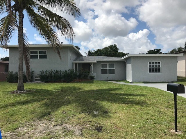 Foto principal - 1330 NE 202nd St