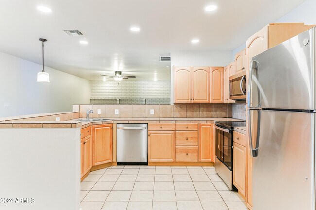 Foto del edificio - 1335 E Ellis Cir