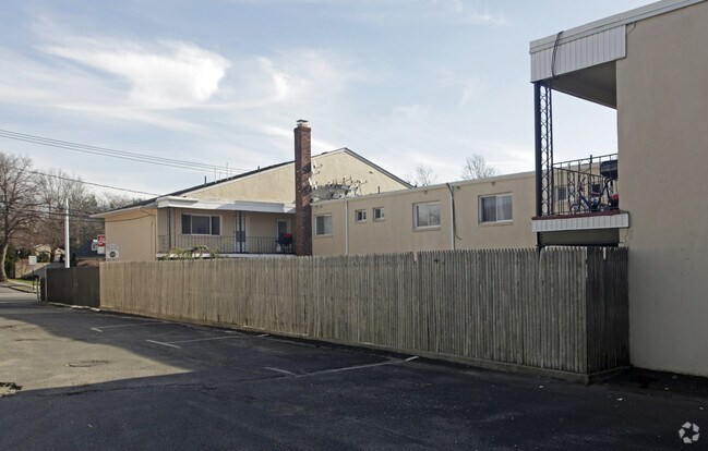 Foto del edificio - 360 Larkfield Rd
