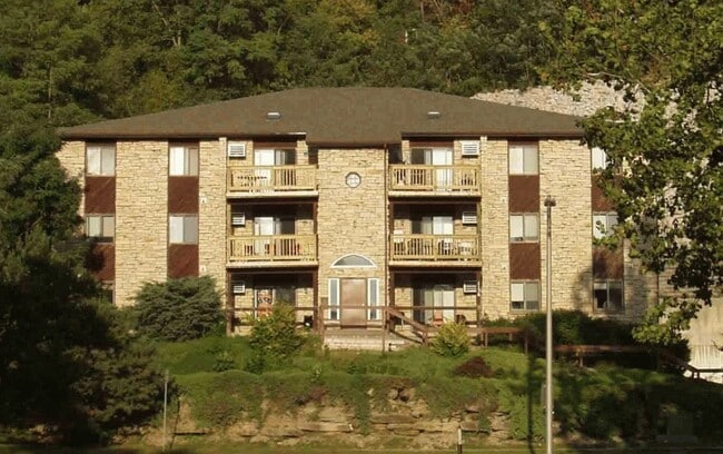 Building Photo - 1122 N Dubuque St