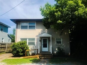 Building Photo - 2902 20th St Ext