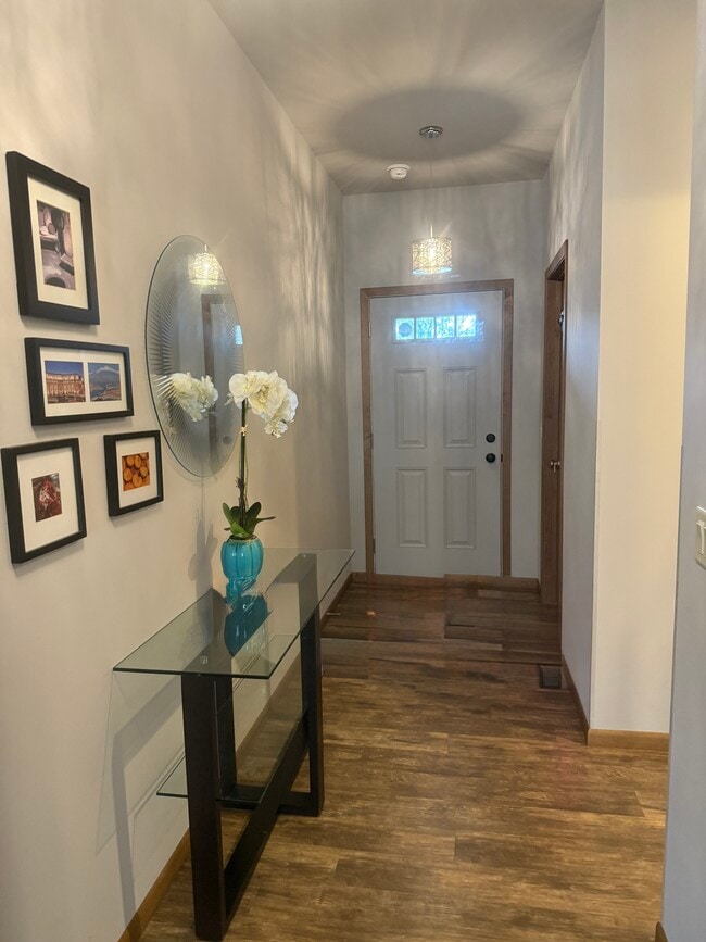 entry - 327 Sunshine Ln