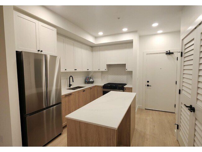 Photo du bâtiment - 19985-19976 76 Ave