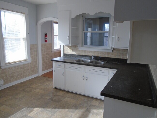 Building Photo - 22 Knoll St