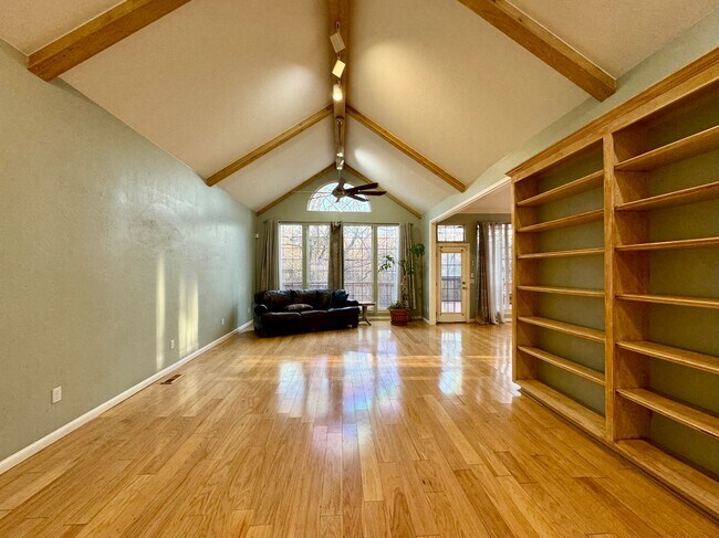 Building Photo - 1612 Rustic Creek Terrace