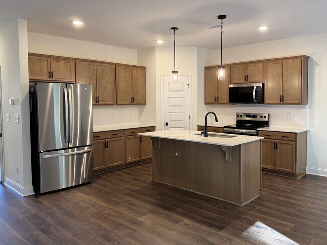 Building Photo - MOVE IN READY -3 Bed, 2.5 Bath 1 car garag...