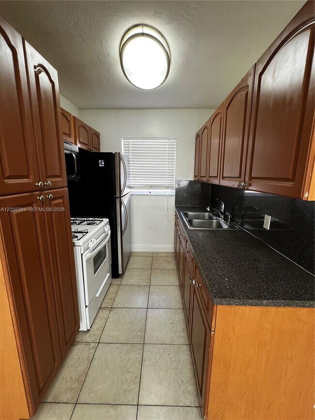 Foto del edificio - 2072 NE 169th St