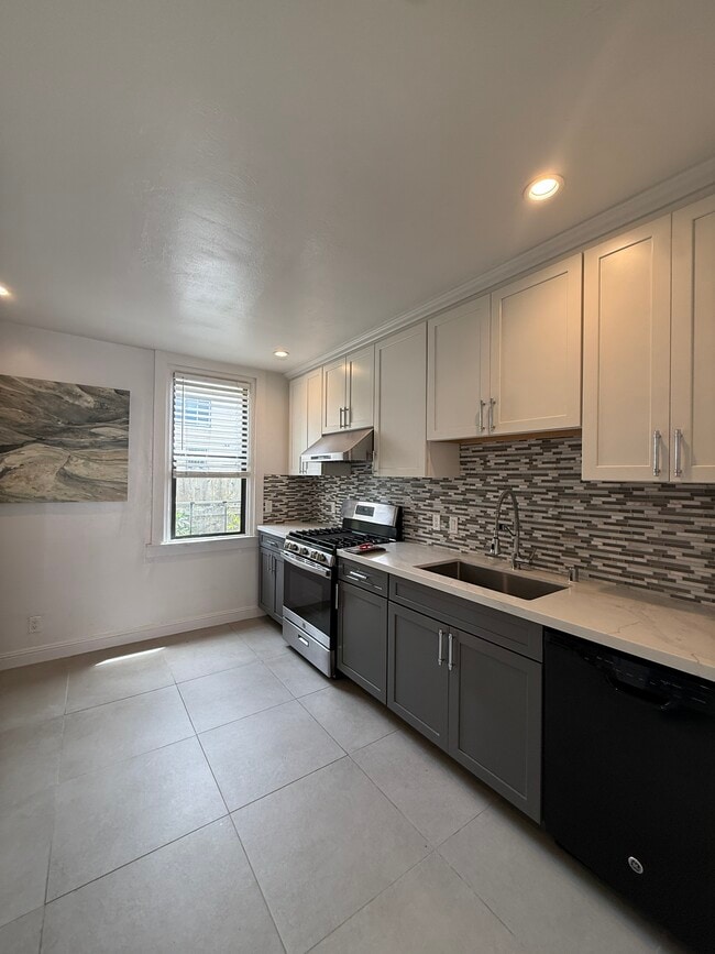 Foto del edificio - 419 Naples St