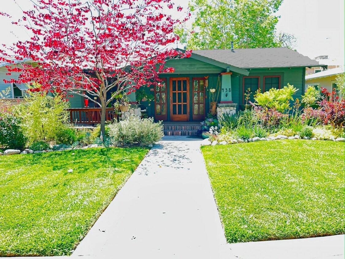 Foto principal - 3 Bed/2 Bath Craftsman Beauty in Historic ...