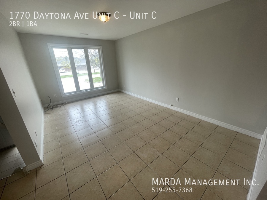 Primary Photo - SPACIOUS 2 BED/1BATH UNIT NEAR HURON CHURC...