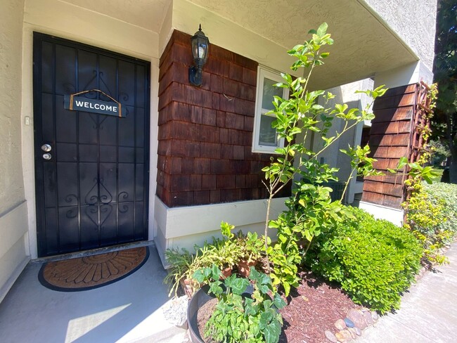 Building Photo - Beautiful Home w/SOLAR & Central A/C!