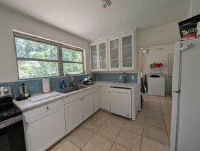 Building Photo - 2235 NW 5th Pl