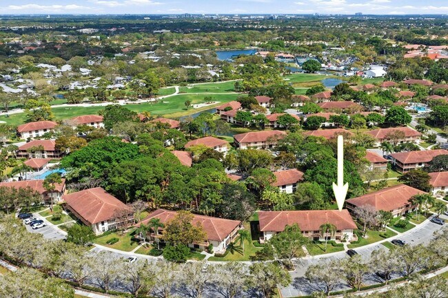 Foto del edificio - 137 Brackenwood Rd