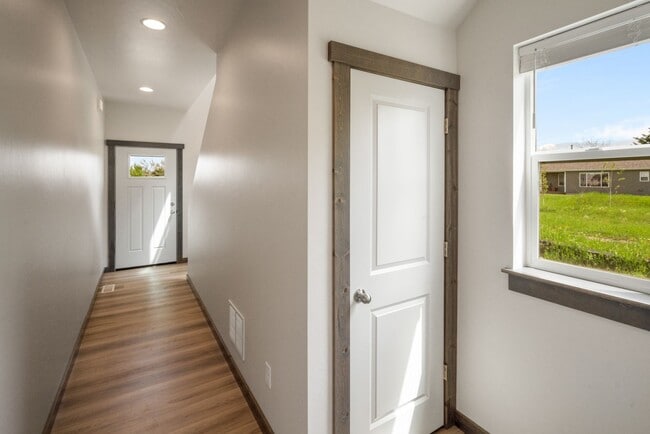 Building Photo - Pet Friendly! Gorgeous 3 Bedroom condo with double stall attached garages with AC.