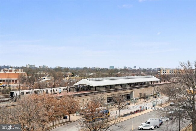 Building Photo - 545 E Braddock Rd