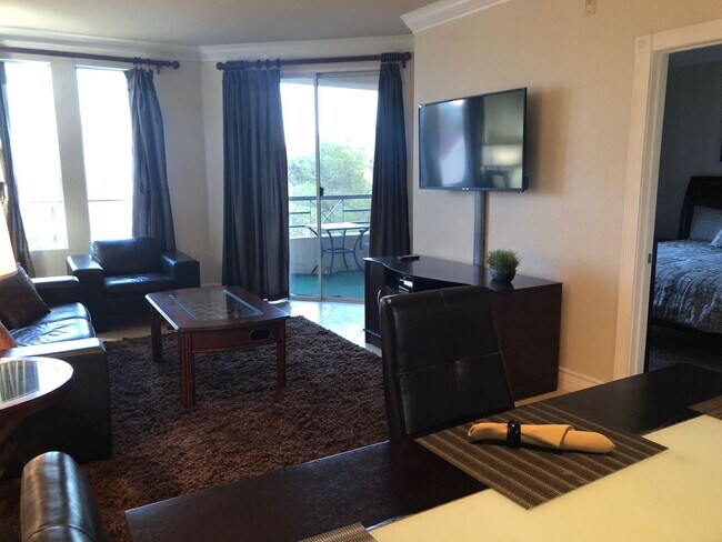 Building Photo - Meridian 2 BDR /2 BATH Luxury Condo - RESO...