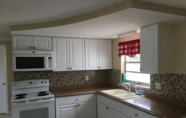 Building Photo - 4050 Chesswood Dr